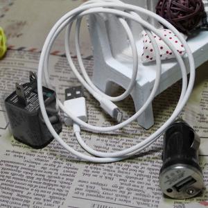 カラーUSBポート付き　iPhone5車載充電器＆充電アダプタ＆iPhone5 Lighting-USBケーブル 3件セット入り　ブラック